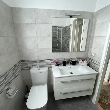 Anna Holiday Apartment *